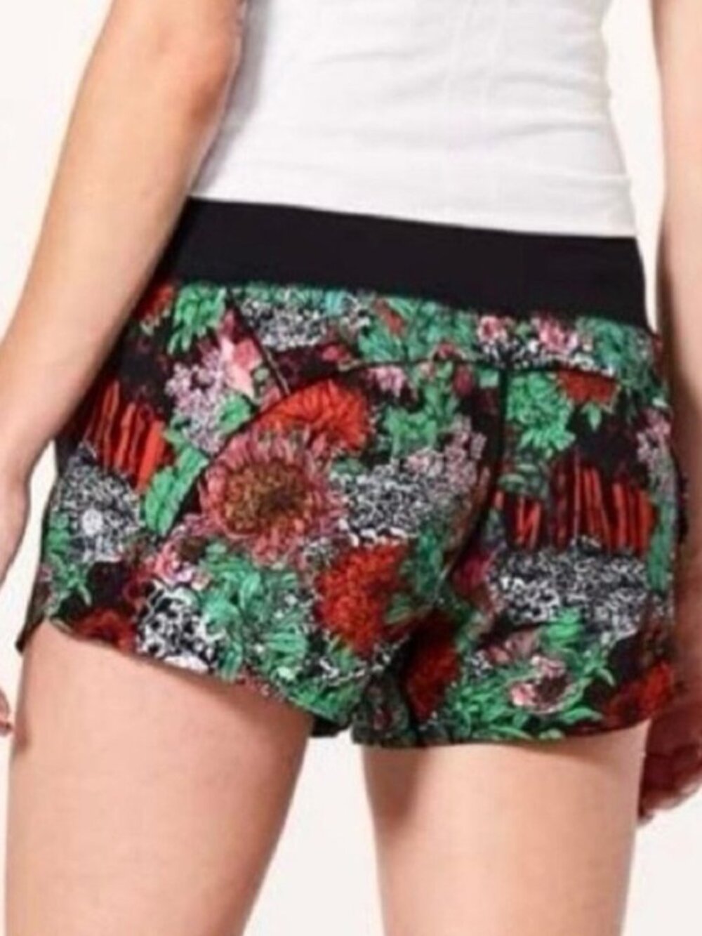 Lululemon Athletica Zen Garden Multi/ Black Run Times Short - Size 4